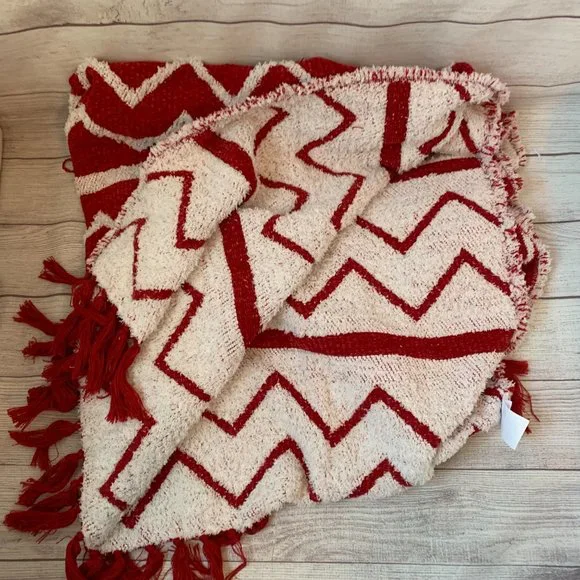 Rachel Ashwell The Farmhouse Decorative Throw Blanket 50x60" Chevron Fringe - Picture 5 of 16